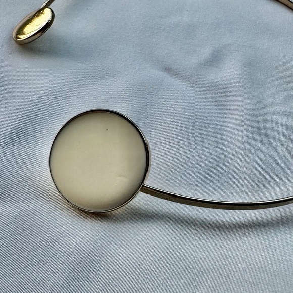 Statement Choker Necklace - white and gold - Picture 5 of 5